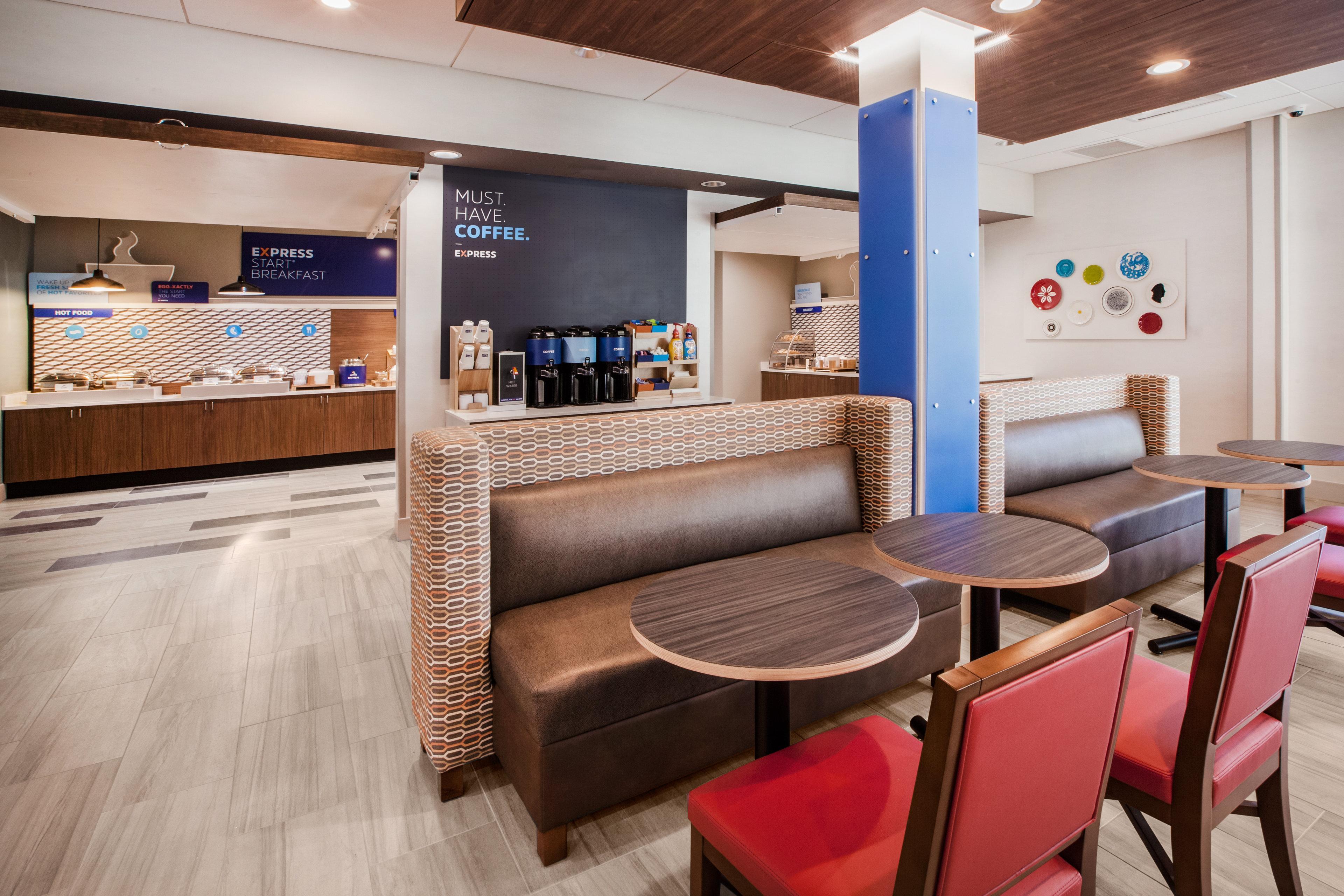 Holiday Inn Express & Suites Parsons Bagian luar foto