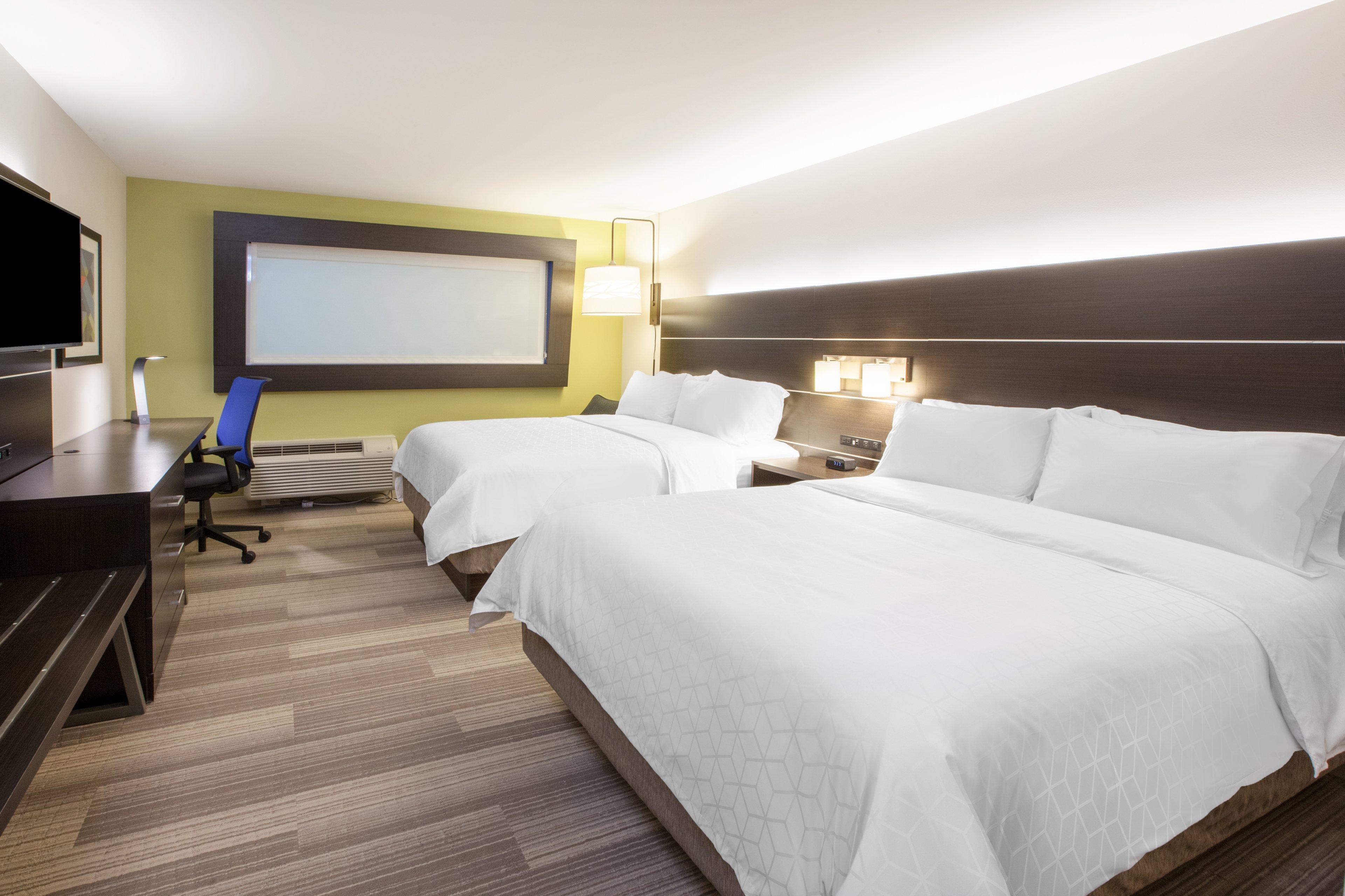 Holiday Inn Express & Suites Parsons Bagian luar foto